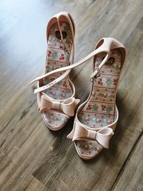 Melissa jelly Heels Wedge Beige Pink Blush with Bow Applique Size 7